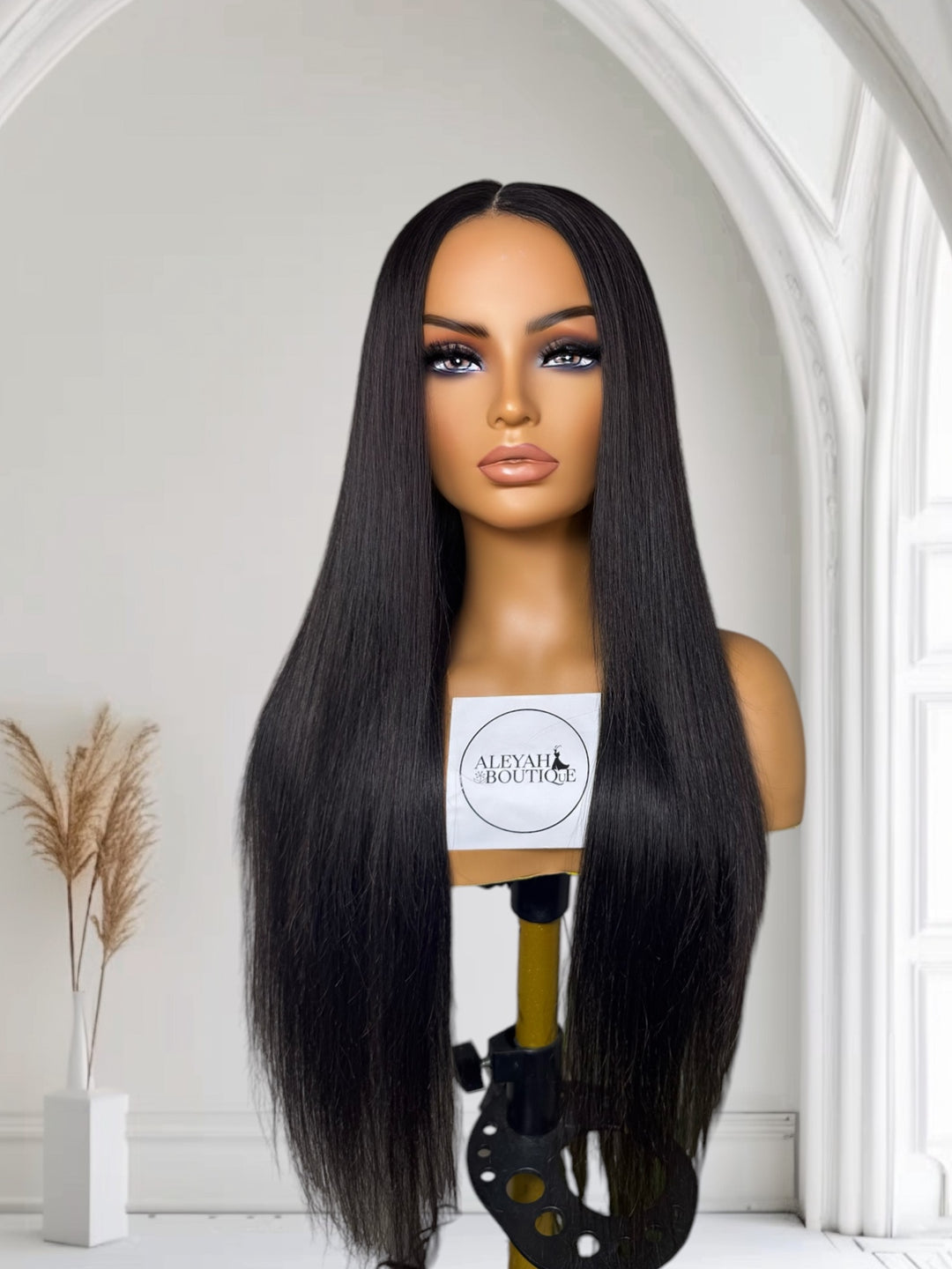 “Luxe Straight Human Hair Wig”